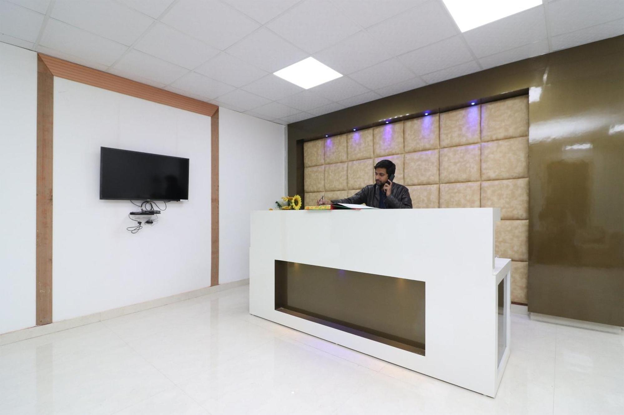 Hotel O The Grand Palace Ghaziabad Bagian luar foto