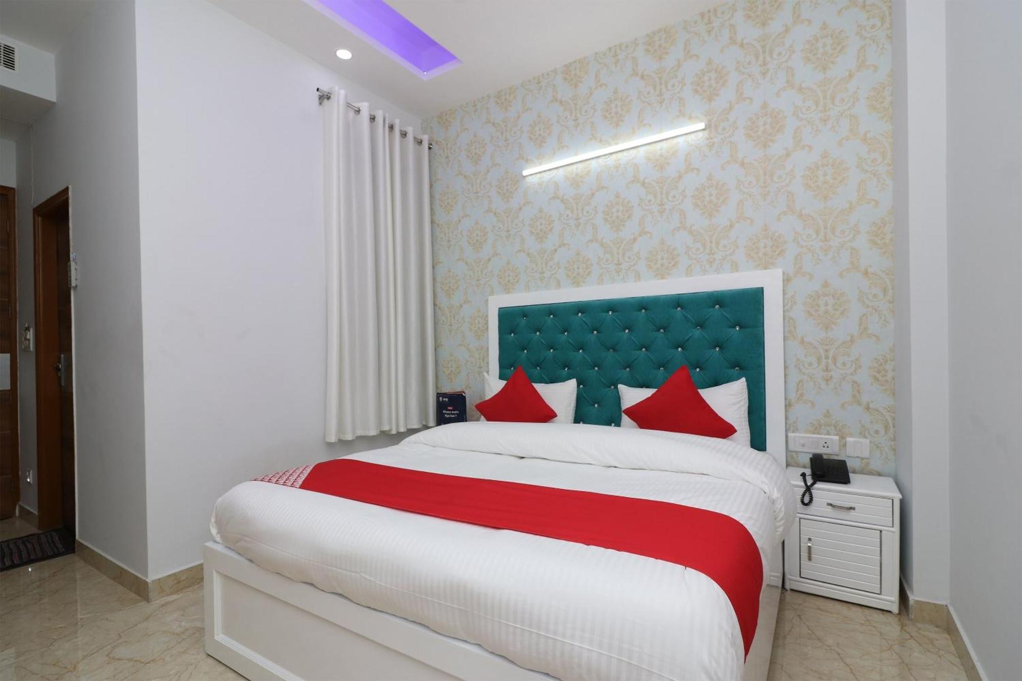 Hotel O The Grand Palace Ghaziabad Bagian luar foto